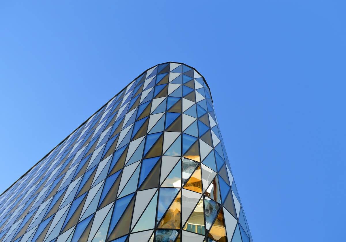 半岛体育-【集锦】皇马3-0曼城，巴尔韦德半场戴帽，维尼修斯失点